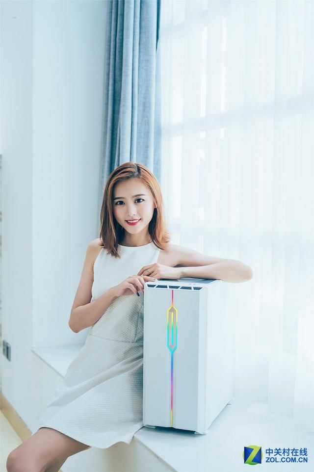 清爽高颜值 小姐姐和月光宝盒搭配更美