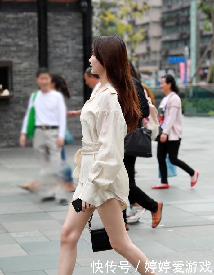 时尚■街拍:可爱的女神,美腿总是那么好看