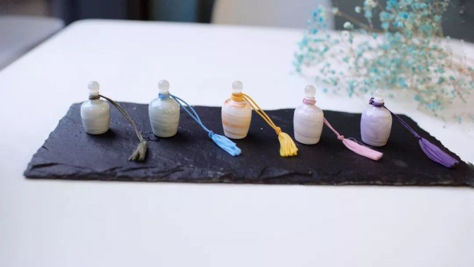 当法国香水倒入琉璃首饰中，不可思议的事发生了……