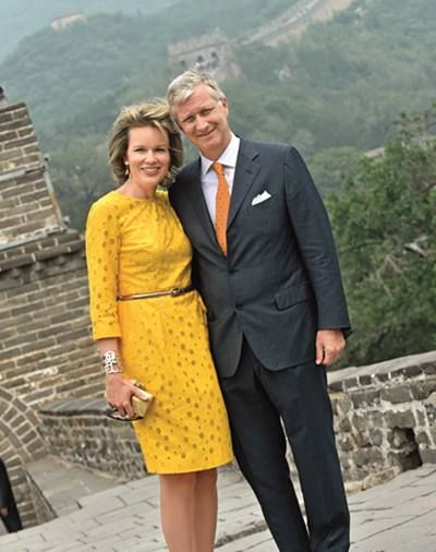 各国王妃穿亮黄色衣服:戴安娜优雅，梅根普通，凯特最霸气!