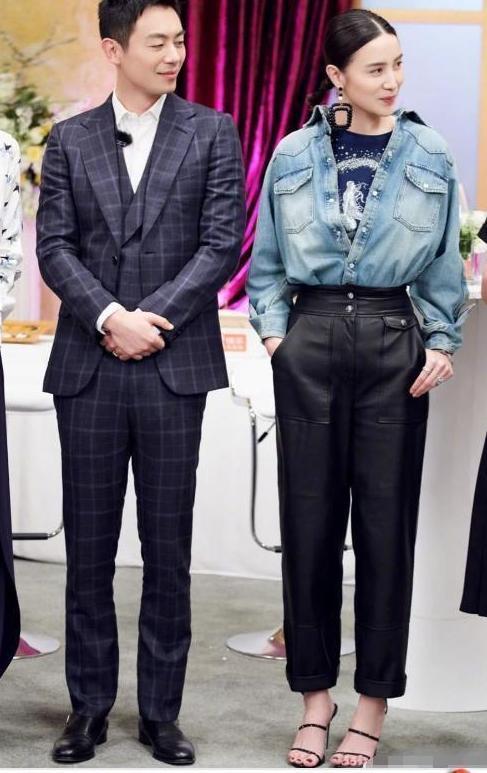 宋佳真会玩, 牛仔外套塞“裤头”里居然不丑, 网友: 有80斤吗?