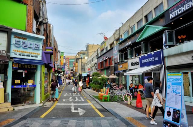 韩国人来中国旅游，买了20条烟10瓶茅台，看到账单后却退掉？