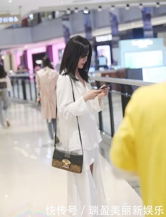 漂亮|现代都市女孩配搭高跟鞋子,气魄十足又漂亮