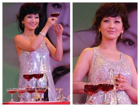 赵雅芝亮相活动，看到她的裙子，真的被闪到眼睛了！