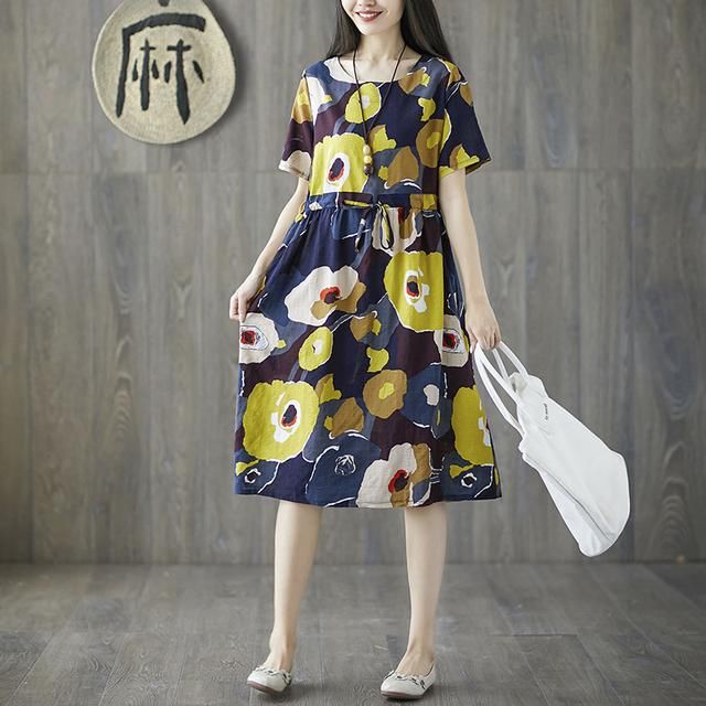 不敢相信！40岁老婆如今真会打扮，穿上这样的棉麻裙，太美嫩了