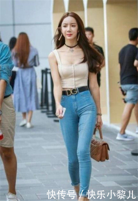 「 美女」迷人性感的美女，穿起来更加的时尚潮流，街拍