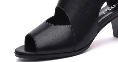 秋天穿这样的高跟鞋，让你走在秋风中，回头率满满