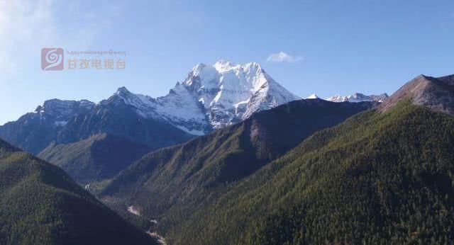 稻城亚丁景区迎来首个小高峰!日接待游客超15000