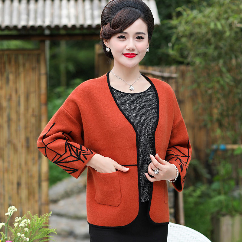 给妈妈买件精致秋开衫吧!减龄嫩爆，超有范