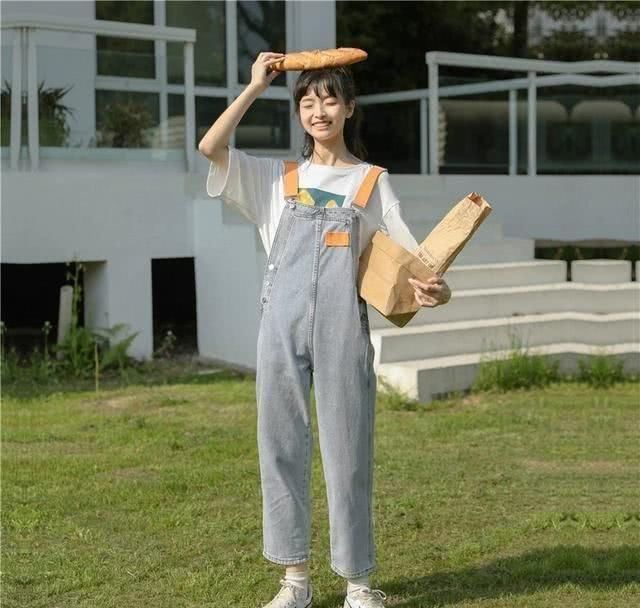  『蓝色』初夏季节就要穿蓝色，搭配什么都出彩，这样穿搭出街养眼又时髦