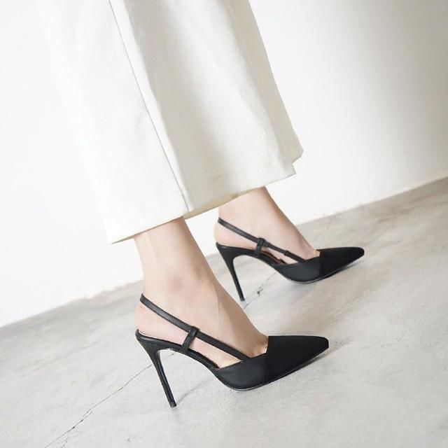 高跟鞋点缀纤纤脚踝,女人走出淑女范