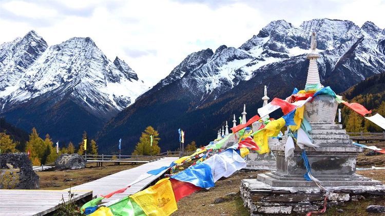 我国秋景“最美”的地方,距离成都不远,被誉“东方阿尔卑斯”