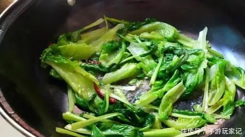 『全家』秋天这两样菜一起炒,成本不到一块钱,常吃美容护肤,全家都爱吃