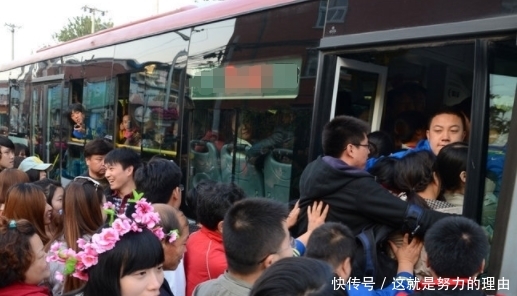  「公交车」一趟两块！公交车明明不赚钱，为什么还要从早跑到晚