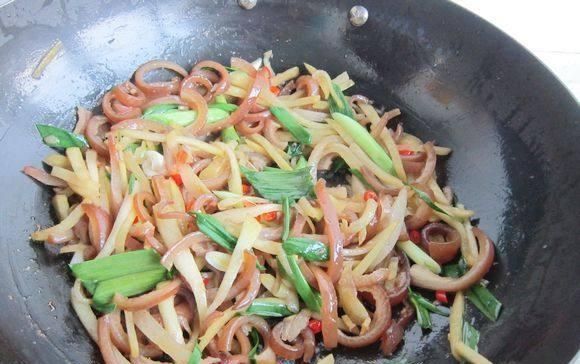  「猪皮」它是“天然胶原蛋白”，5块钱1斤，比敷面膜管用，40岁不显老