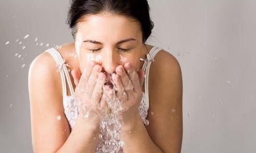  「毛巾洗脸」你是不是也用这3种方法洗脸？这是错误的方法，会让皮肤越来越差