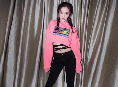 李小璐最全的撩人身材照，最后一张舍不得翻页，难怪那么多人被她