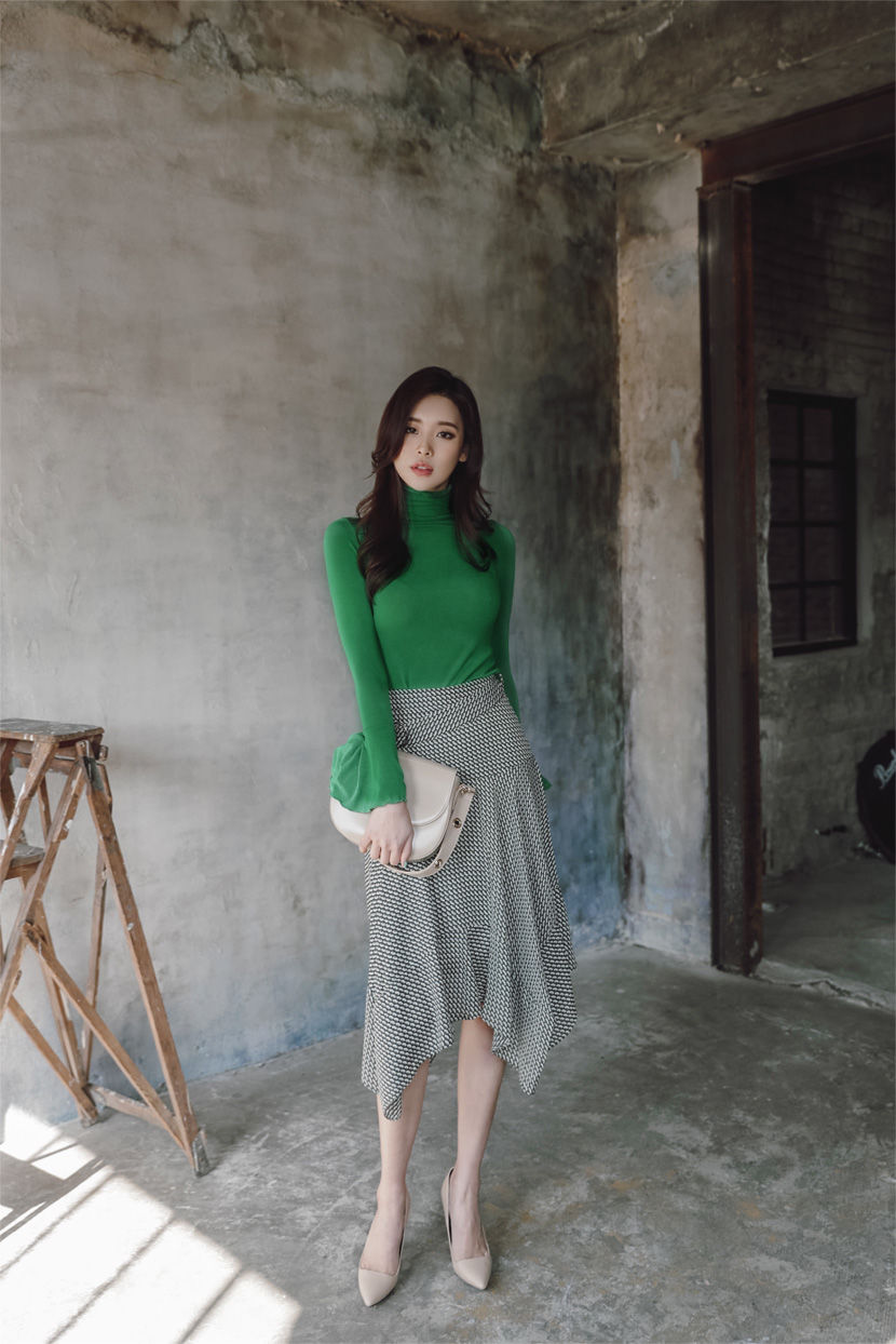 一个有着优美背影的女人的最佳动作是背身离去