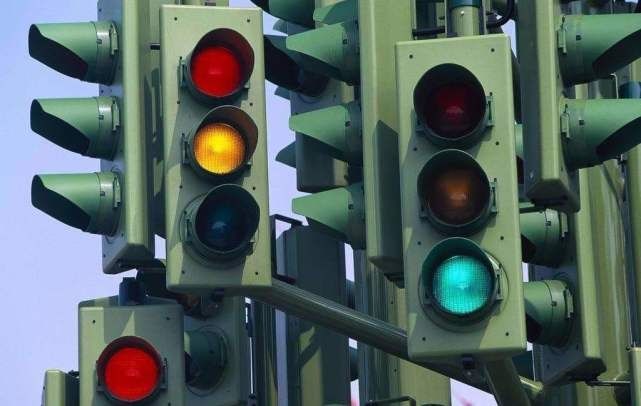 红绿灯有了新调整，取消“读秒数”？老司机：一下扣6分，坑惨了