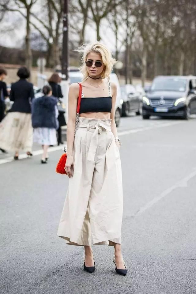 吊带阔腿裤秒杀牛仔裤，纸袋裤才是今秋最火的裤装！