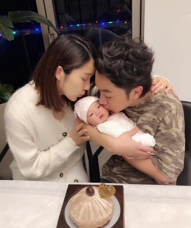  「加上」王祖蓝顺毛好帅气！白T配长裤嫩成小鲜肉，奶爸颜值狂飙不敢认