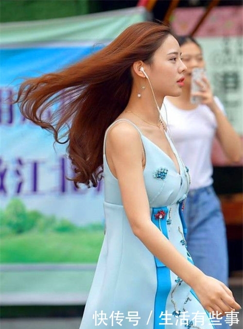  「迷人」街拍：超可爱的小姐姐，仙女般的气质，实在迷人性感