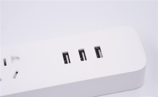 云星电子|三口USB+27瓦快充 米家插线板拆解:用料精细
