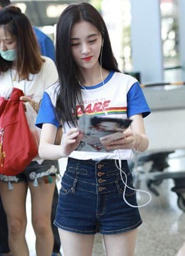 裤裆上有几颗扣子最好看？看到鞠婧祎我就懂了，网友：一般人不行