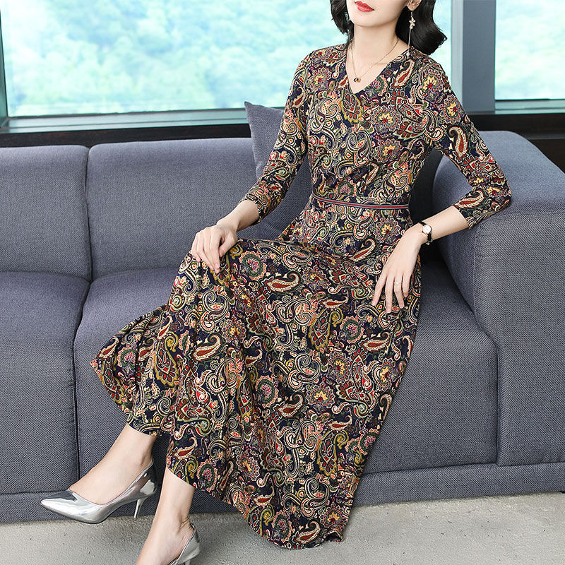 女人再懒也别穿休闲套装，瞧瞧下图女人怎么穿，一个比一个美的慌