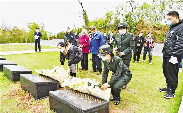  「王朴烈士」重庆各界多种形式祭奠革命英烈