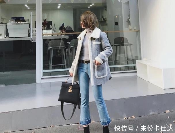  时髦■小脚裤配短靴不流行了，2020年流行这条“裤子”配短靴，保暖时髦