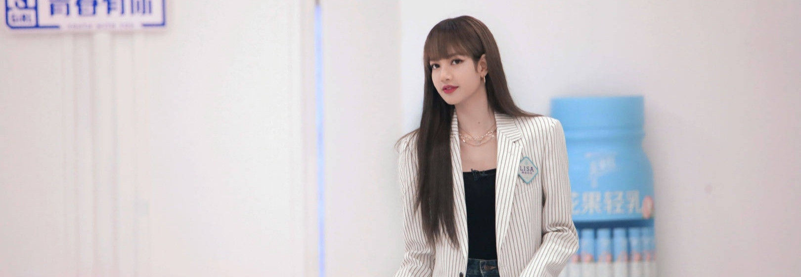  [大不一样]鞠婧祎, 虞书欣撞上同款造型, 都是94后, 状态大不一样