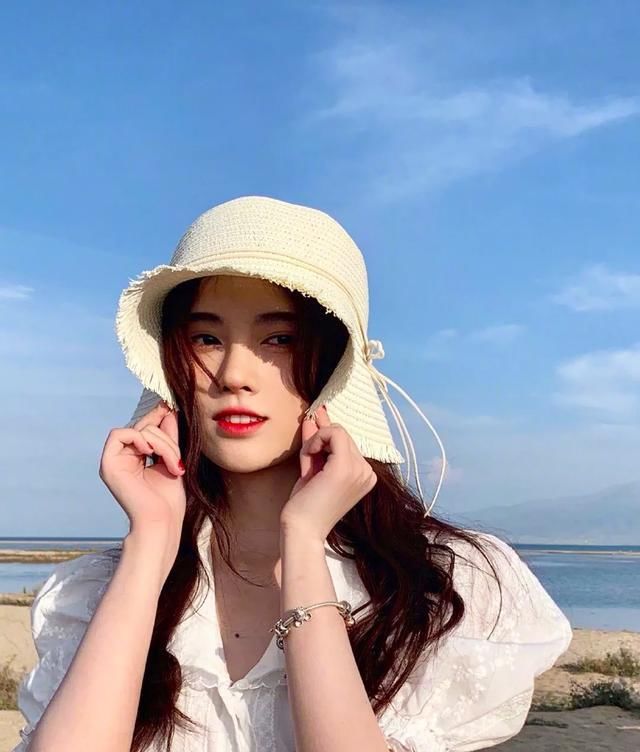  防晒■夏季出门必戴草帽,防晒、显脸瘦、百搭时髦~轻盈超透气,还折叠不...