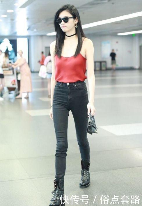 奚梦瑶真丝睡衣出街，何穗大秀骨感美背！这就是超模！