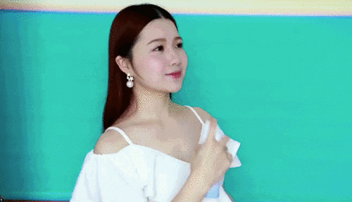 3秒极速美白，清爽、透气、不粘腻，这款防晒喷雾让你瞬间从非洲