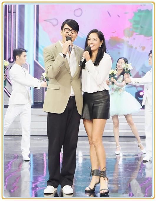 胡兵太潮了吧!渔网衫配亮皮裤，网友:圈内没几个人敢这么穿!