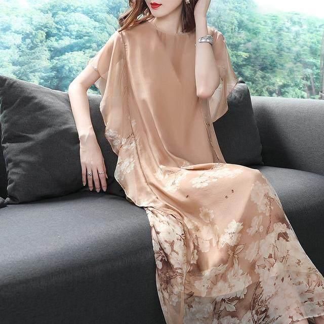 看了一眼就很喜欢的连衣裙，上身尽显优雅迷人的女人味