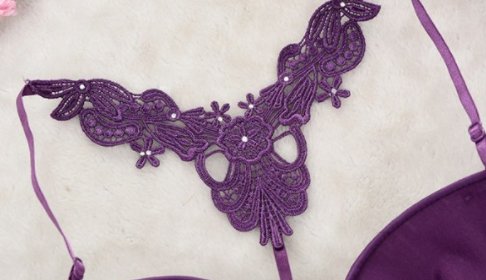 日本女人文胸真敢穿，看看下图就知道，以前文胸都白穿了