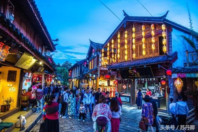 这个古镇门票40，游客自由进出，无人买票也不见人查票