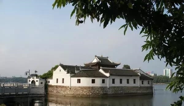 如果江西这两座城市“合并”，有望赶超南昌，成为江西第一城