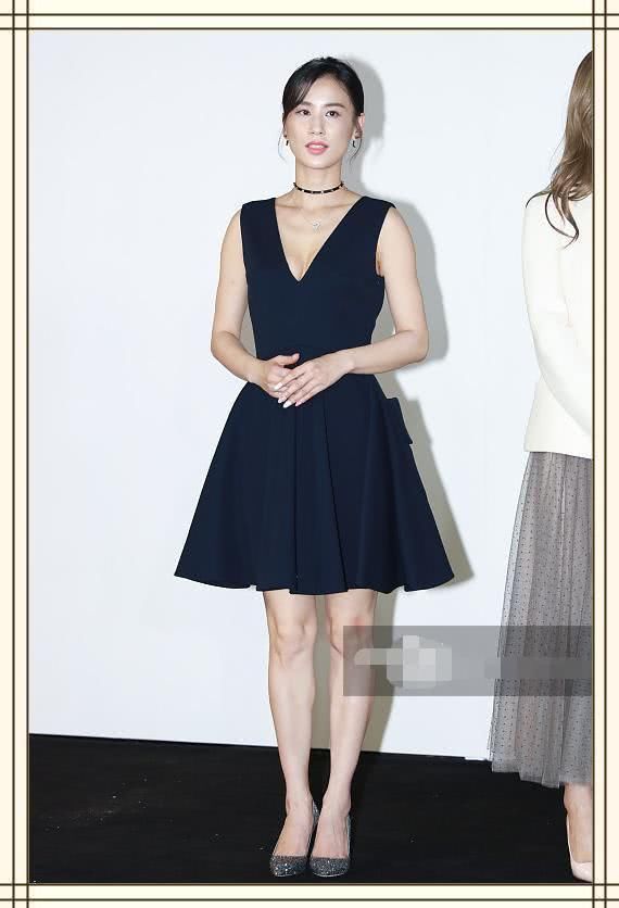 黄圣依穿这么紧的短裤不觉得难受吗？都勒出赘肉了