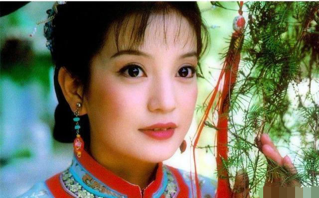 范冰冰学历和赵薇学历,差距不是一般大,网友:难