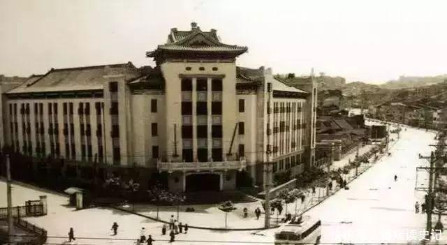 70年代，解放碑还是最高的建筑——老照片上的重庆记忆