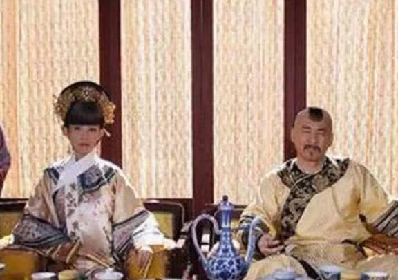 《甄嬛传》中留了刘海的各位“娘娘”，华妃皇后变软萌，只有她美