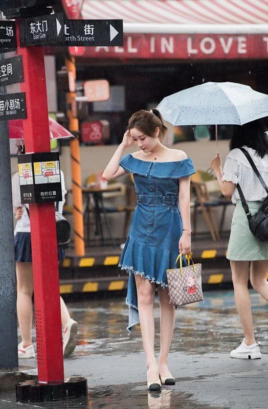 街拍:穿着搭出好身材的小姐姐,看着赏心悦目!