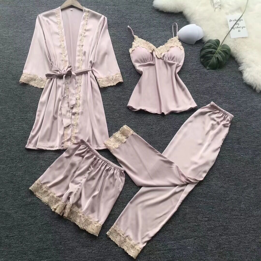 办公室女人回家不穿衣服?让你想不到，还有更夸张的，谁看谁害羞