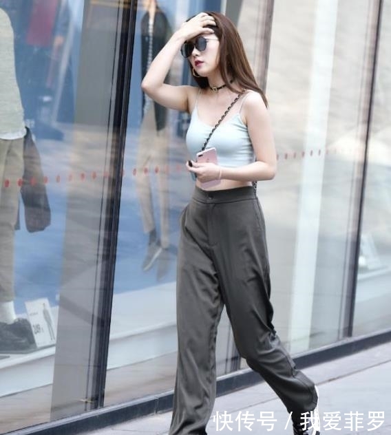  「美女」街拍美女：身材有型的小姐姐，美搭紧身裙，性感又迷人！