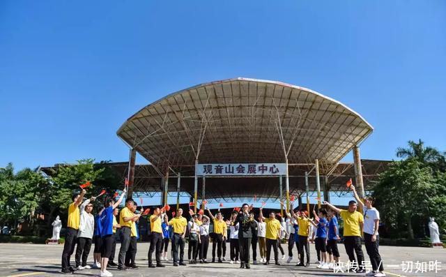 超燃,用巨幅国旗在东莞观音山深情告白