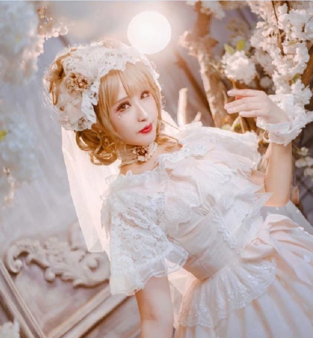  「嫉妒」漂亮小姐姐cos洛丽塔，一身唯美意境蕾丝花嫁，女网友：羡慕嫉妒