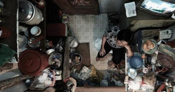  [国际金融中心]香港人为什么宁愿“挤破头”，也不愿来内地，到